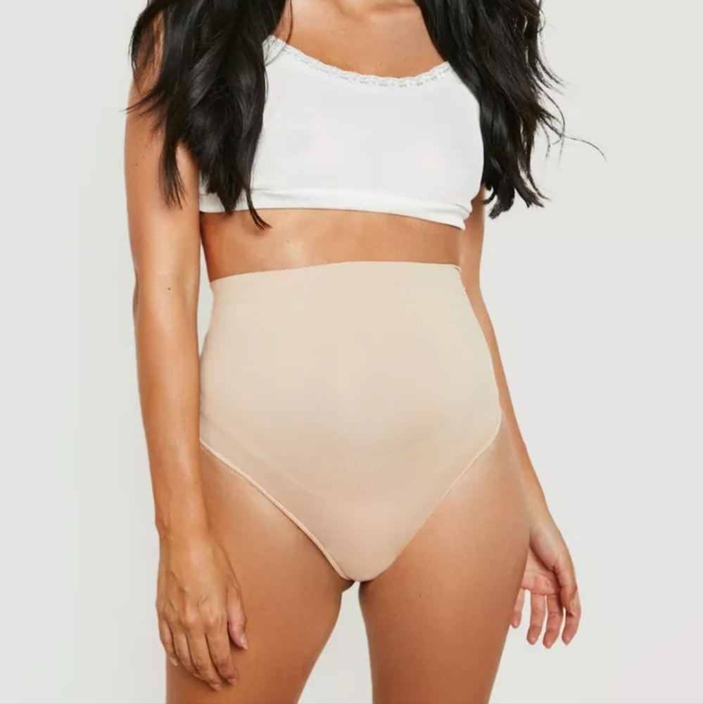 NWT Boohoo maternity seamless bump support thong size M